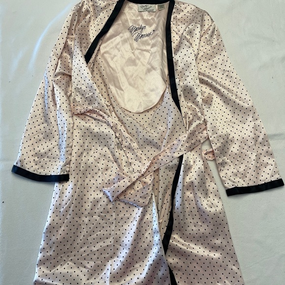 Size P/S Vintage Marilyn Monroe Pastel Pink Dots Robe
#7 - Picture 1 of 5